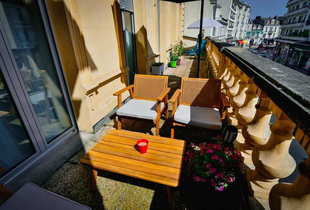 Grand Appartement De Haut Standing En Centre-Ville Montluçon Exterior foto
