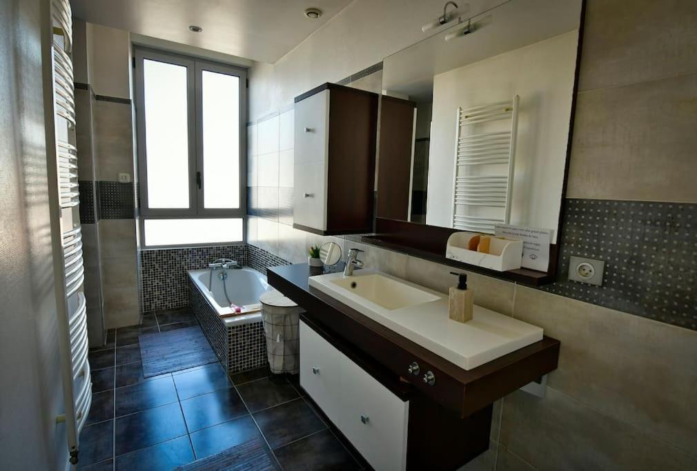 Grand Appartement De Haut Standing En Centre-Ville Montluçon Exterior foto